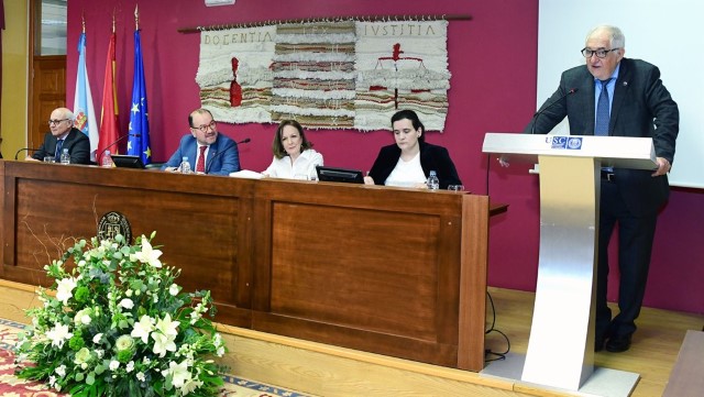 El Presidente del TC imparte una conferencia magistral en la Universidad de Santiago de Compostela